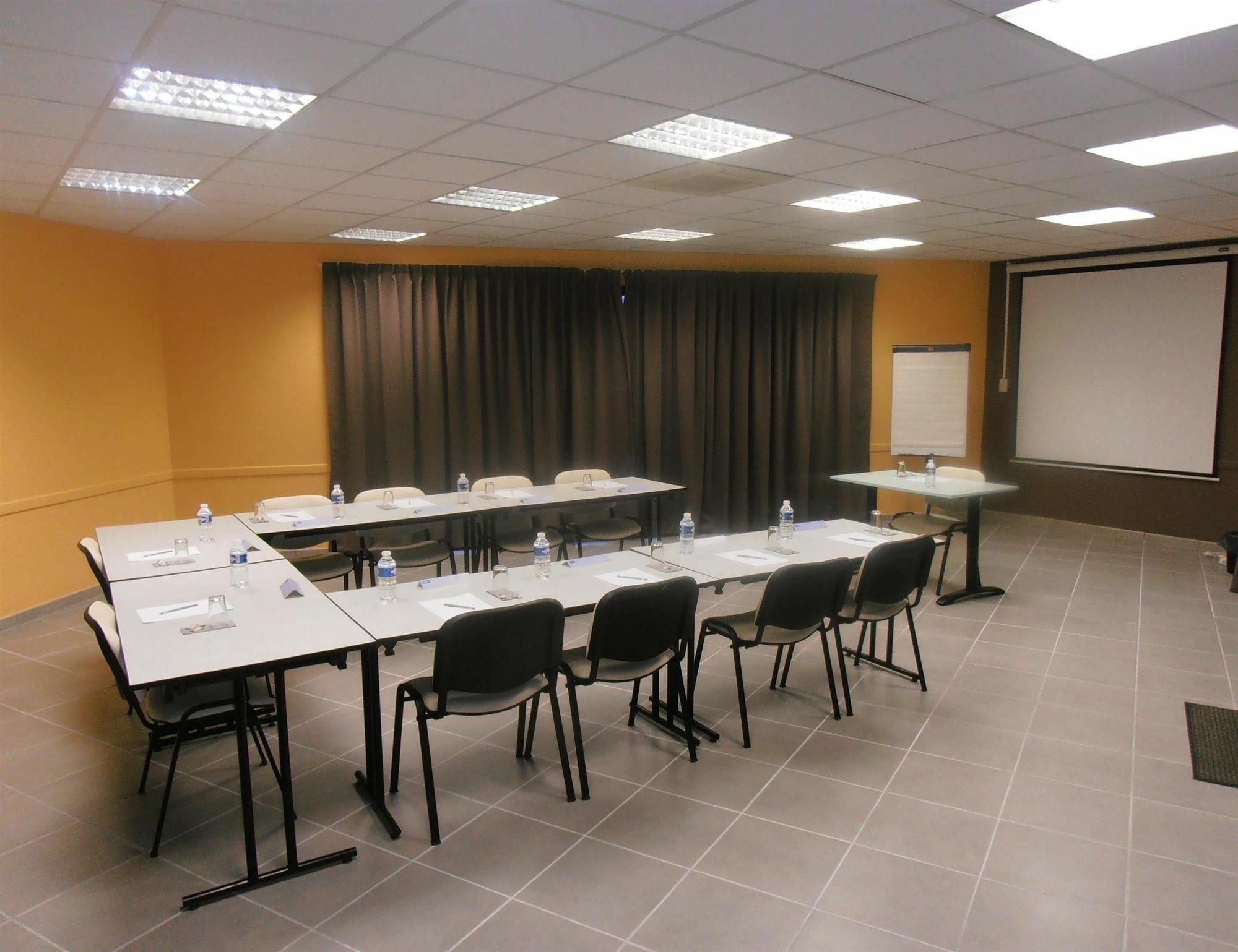 Hotel Kyriad Montauban Afaceri foto